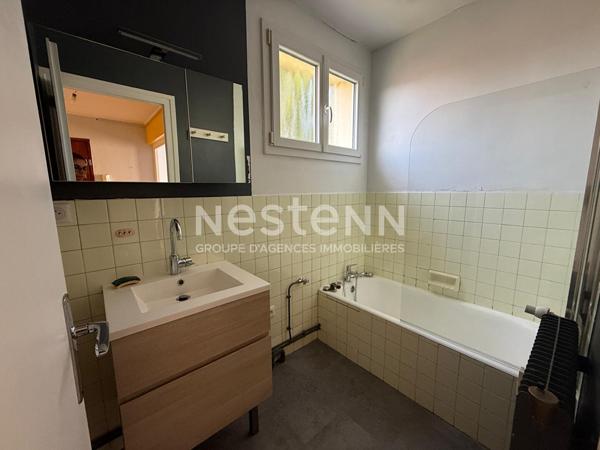 Appartement 2 Pièces avec Balcon, cave, en dernier étage - 69500 BRON
