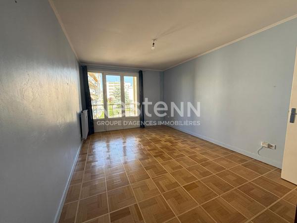 Appartement 2 Pièces avec Balcon, cave, en dernier étage - 69500 BRON
