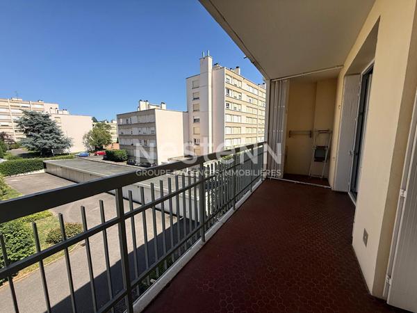 Appartement 2 Pièces avec Balcon, cave, en dernier étage - 69500 BRON