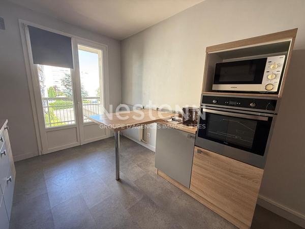 Appartement 2 Pièces avec Balcon, cave, en dernier étage - 69500 BRON