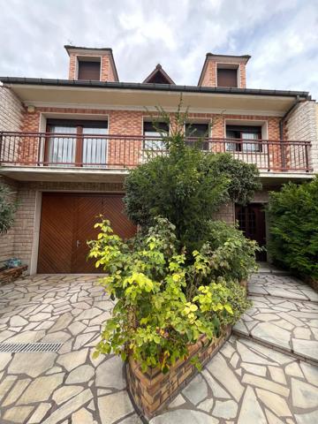 Drancy (93700) Maison de 3 chambres avec courette et grand garage