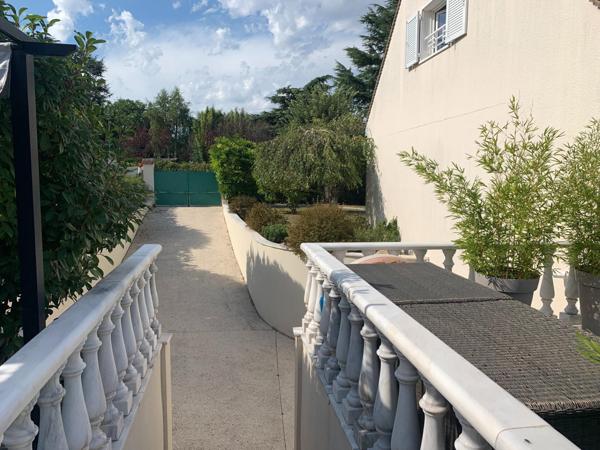 Maison familiale avec piscine privée sans vis-à-vis