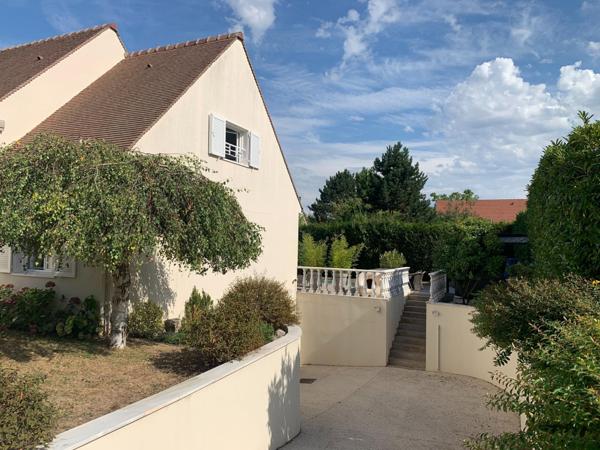 Maison familiale avec piscine privée sans vis-à-vis