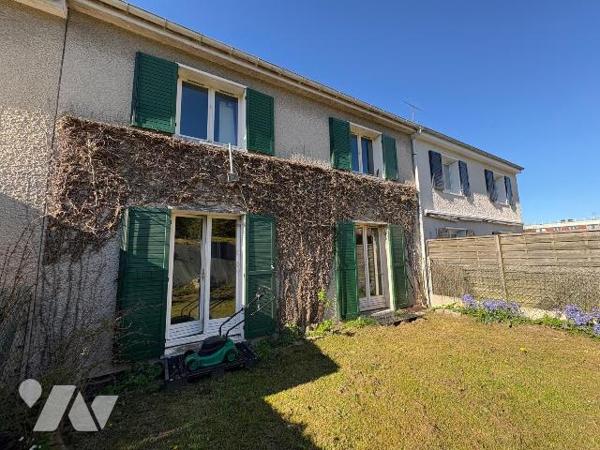 Quartier calme, Maison mitoyenne édifiée sur un sous-sol (garage, cave et remise), et comprenan...