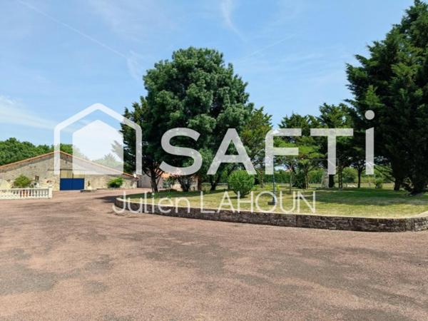 Domaine de 7ha avec une longère principale et dépendances