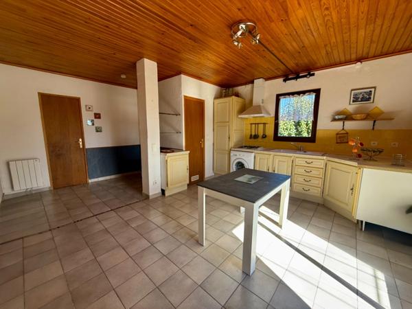 Maison à vendre 6 pièces 197 m2 avec dépendances CADENET (84)