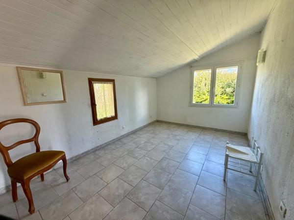 Maison à vendre 6 pièces 197 m2 avec dépendances CADENET (84)