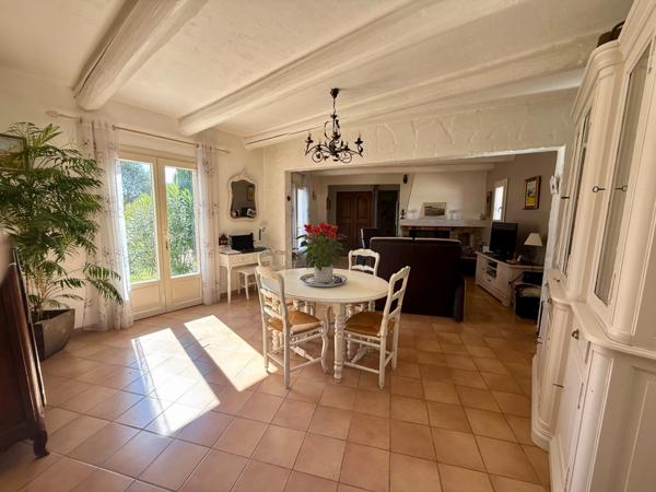 Maison à vendre 6 pièces 197 m2 avec dépendances CADENET (84)