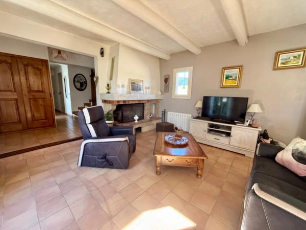 Maison à vendre 6 pièces 197 m2 avec dépendances CADENET (84)