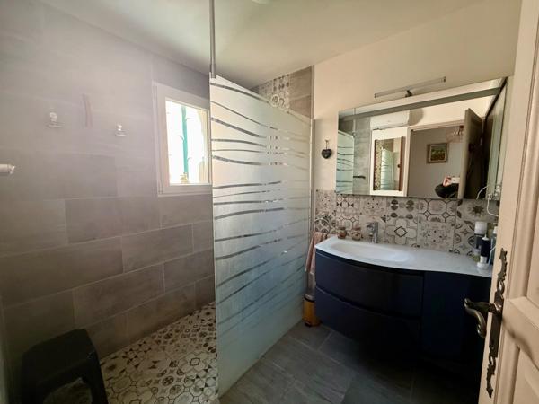 Maison à vendre 6 pièces 197 m2 avec dépendances CADENET (84)