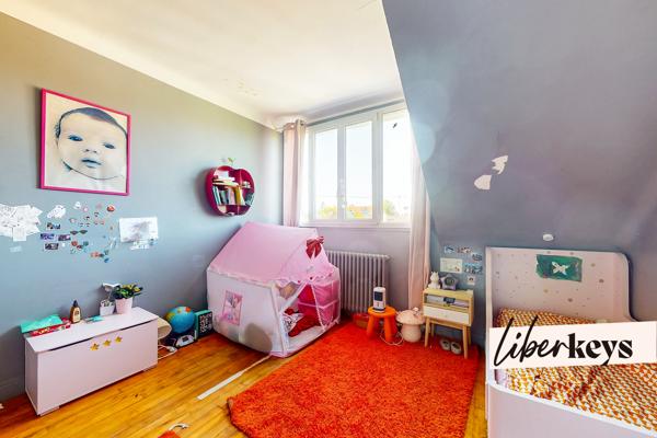 Maison 127m² avec piscine, jardin, terrasse, sous-sol et double parking à Gagny