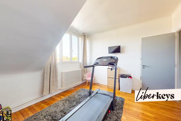 Maison 127m² avec piscine, jardin, terrasse, sous-sol et double parking à Gagny