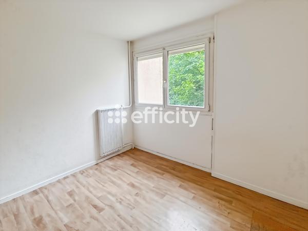 Appartement
         2 pièces
        - 54 m² 77 000 € *