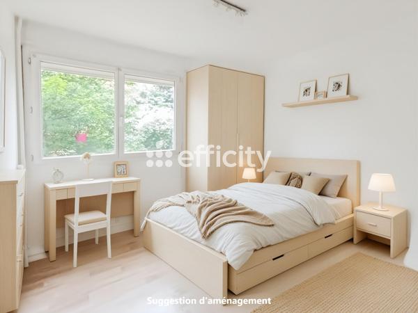 Appartement
         2 pièces
        - 54 m² 77 000 € *