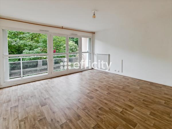 Appartement
         2 pièces
        - 54 m² 77 000 € *