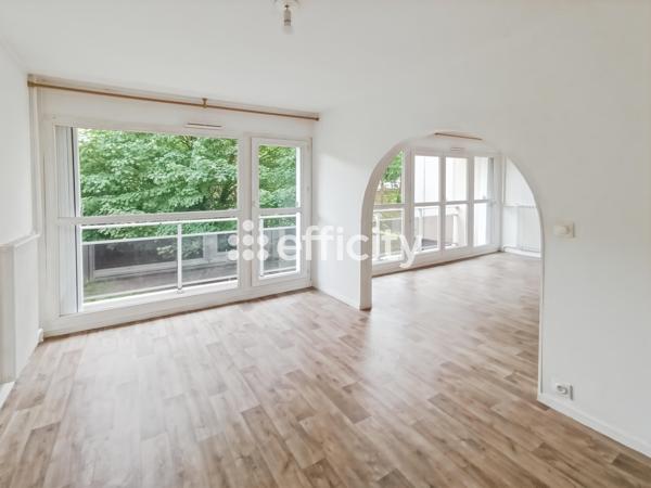Appartement
         2 pièces
        - 54 m² 77 000 € *