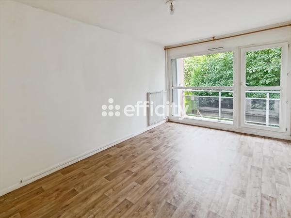 Appartement
         2 pièces
        - 54 m² 77 000 € *