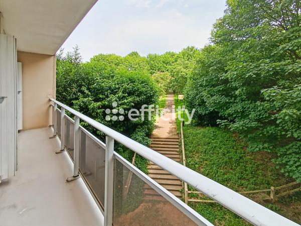 Appartement
         2 pièces
        - 54 m² 77 000 € *