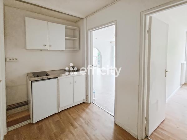 Appartement
         2 pièces
        - 54 m² 77 000 € *