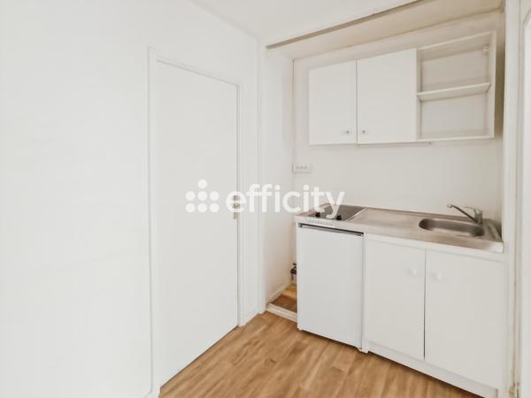 Appartement
         2 pièces
        - 54 m² 77 000 € *