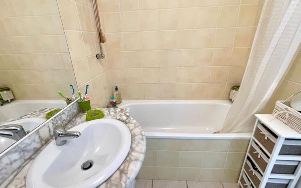 Appartement à vendre    2 pièces • 40,06 m2 Marseille 13