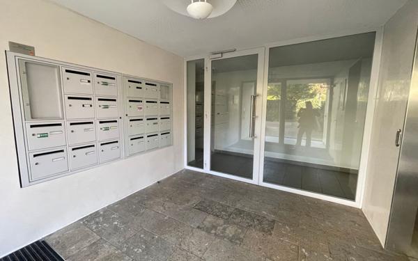 Appartement à vendre    2 pièces • 40,06 m2 Marseille 13