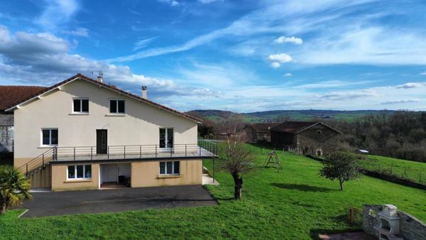 Grande maison rénovée dans un hameau à 20mn de Figeac