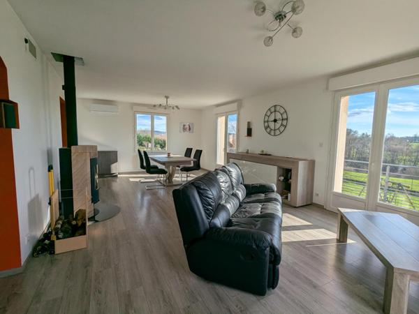 Grande maison rénovée dans un hameau à 20mn de Figeac