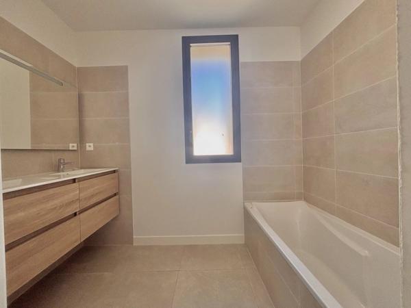 Location Appartement 4 pièces 120 m2 à Gignac