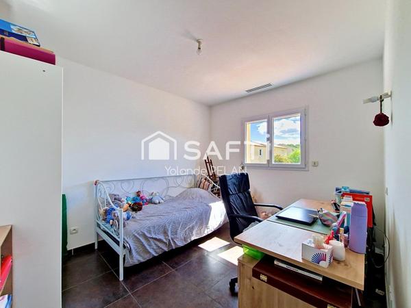 Maison de 2011, 4 chambres, garage, sous sol de 45 m² sur terrain de 380 m²