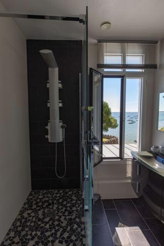 PROPRIETE D'EXCEPTION PIEDS DANS L'EAU MORBIHAN