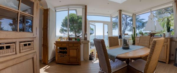 PROPRIETE D'EXCEPTION PIEDS DANS L'EAU MORBIHAN