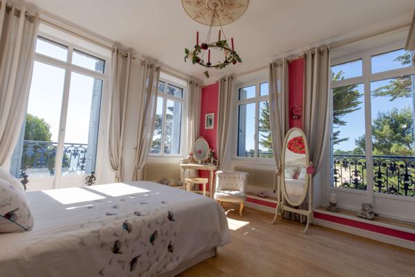 PROPRIETE D'EXCEPTION PIEDS DANS L'EAU MORBIHAN