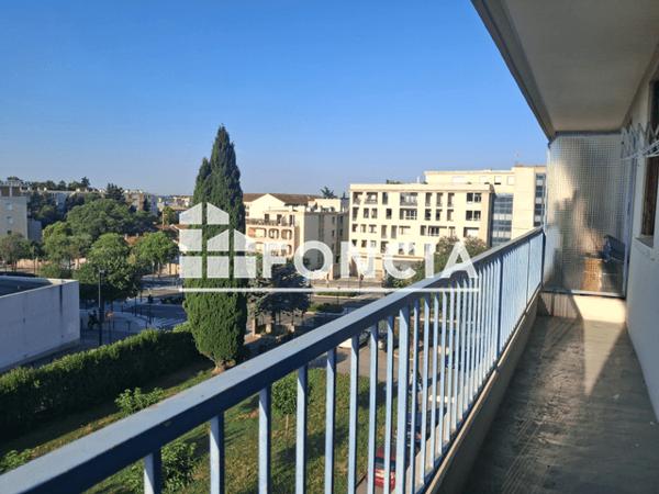Location Appartement 4 pièces 76.66 m² - RUE DU GRAND CAMARGUE Nimes 30000