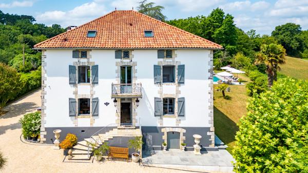 Maison de maître avec piscine  à vendre au Pays Basque