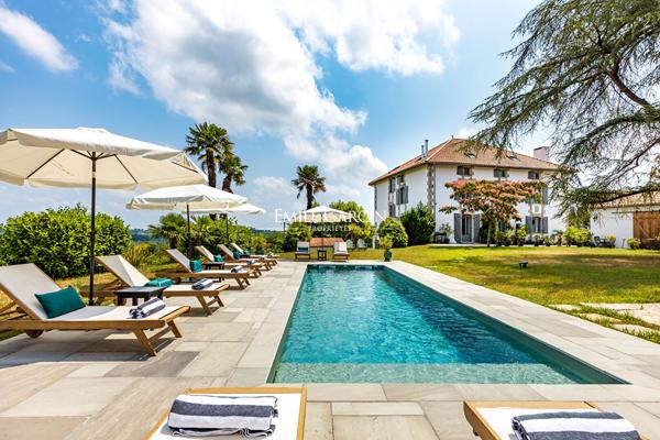 Maison de maître avec piscine  à vendre au Pays Basque