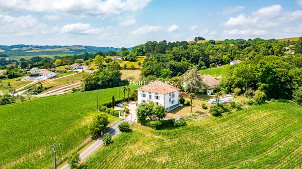 Maison de maître avec piscine  à vendre au Pays Basque