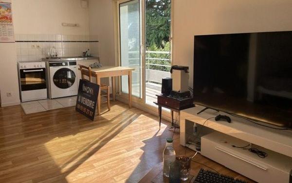 Grand studio T1 bis avec garage