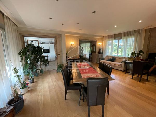 Maison de standing à Gelos : 7 pièces avec piscine