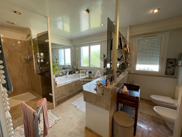 Maison de standing à Gelos : 7 pièces avec piscine