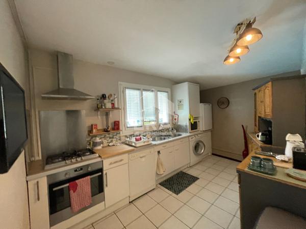 Maison de standing à Gelos : 7 pièces avec piscine