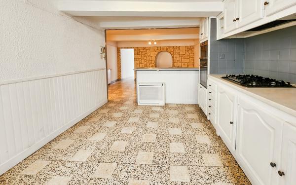 Maison à vendre    4 pièces •  Uzès