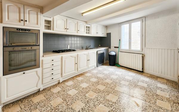 Maison à vendre    4 pièces •  Uzès