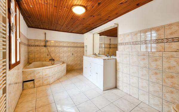 Maison à vendre    4 pièces •  Uzès