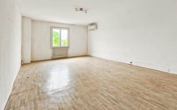 Maison à vendre    4 pièces •  Uzès