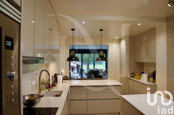 Maison 7 pièces de 176 m² à Chilly-Mazarin (91380)