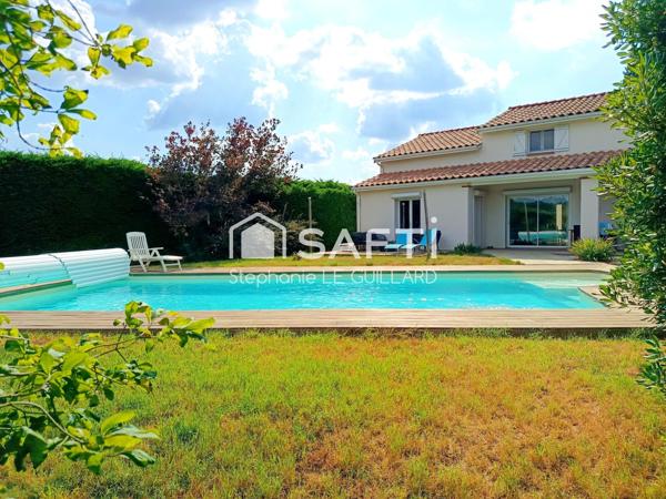belle maison traditionnelle familiale avec piscine