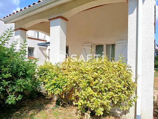 belle maison traditionnelle familiale avec piscine