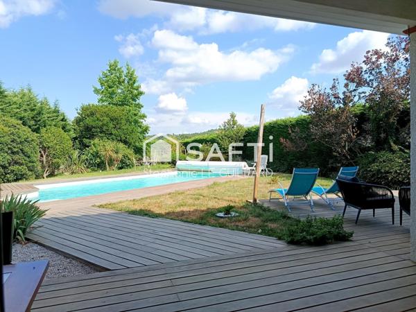 belle maison traditionnelle familiale avec piscine