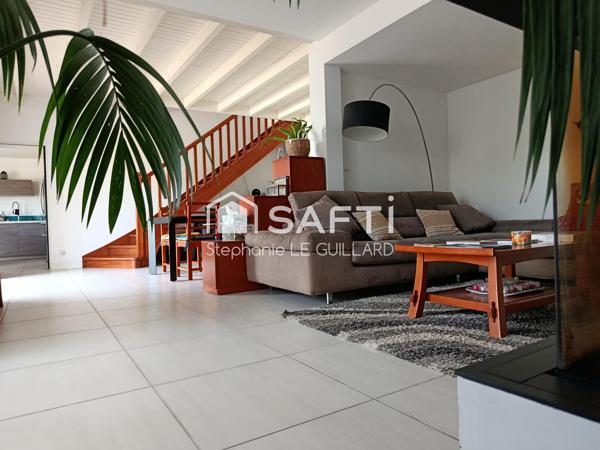 belle maison traditionnelle familiale avec piscine